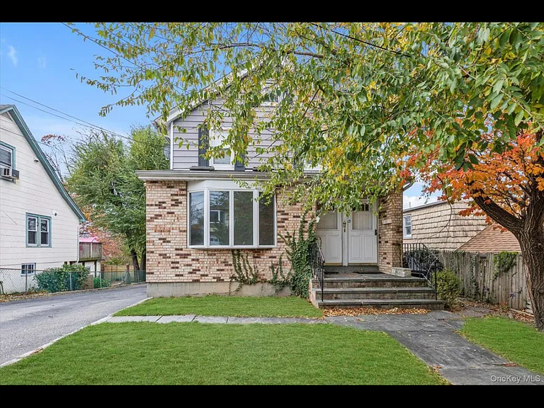 8 Jackson St — Photo 1
