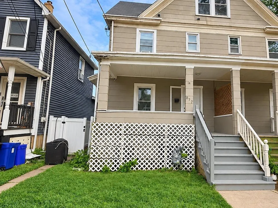877 Jaques Ave