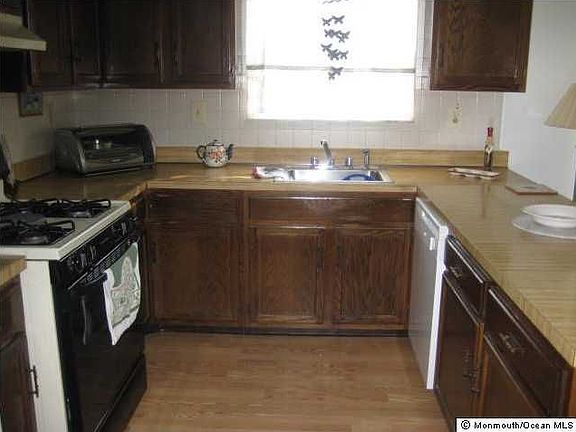 2nd image of 196 Torrey Pines Dr
