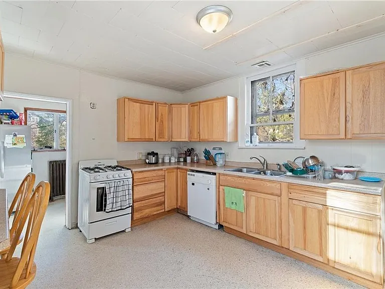 222 S Geneva St — Photo 26