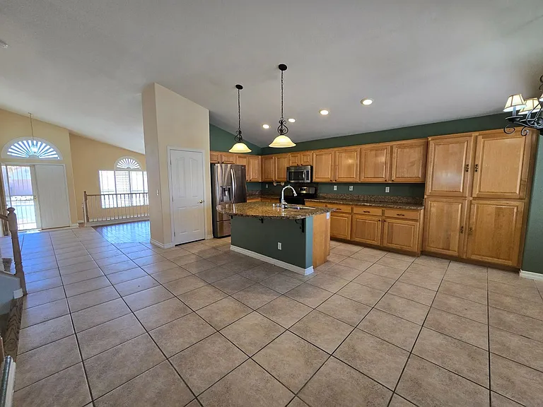 8244 W Gilmore Ave — Photo 10