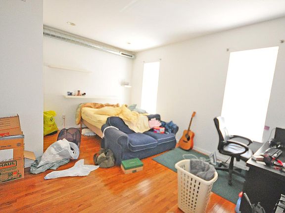 5th image of 1729 W Master St #B