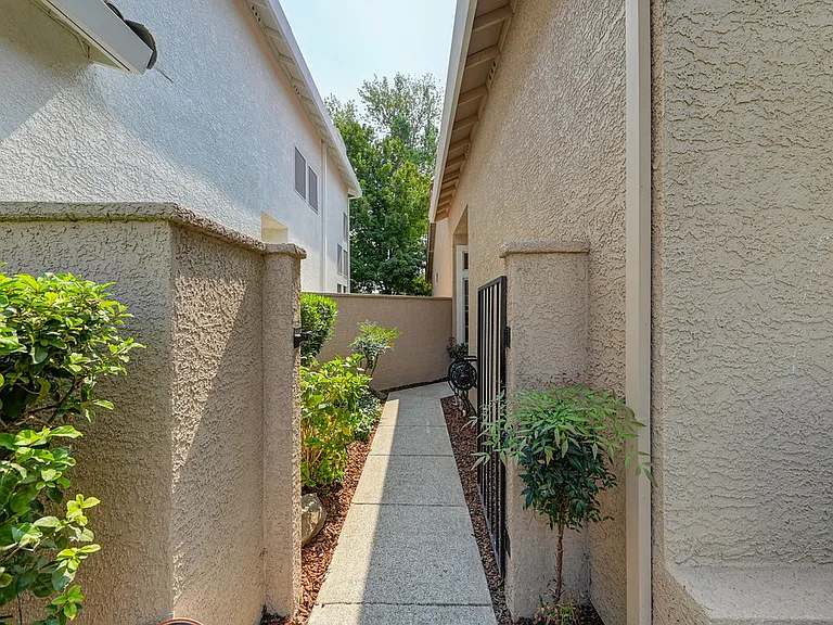 5537 Cabrillo Way — Photo 25