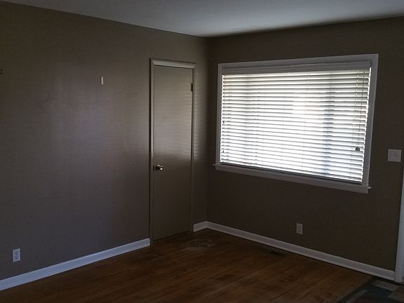 Living Rm w/ picture window