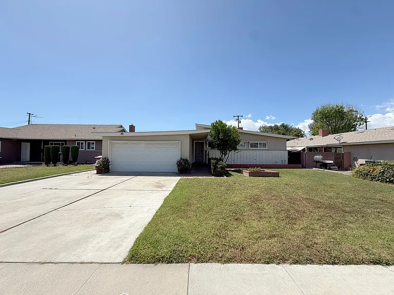 12231 Diane St — Photo 22