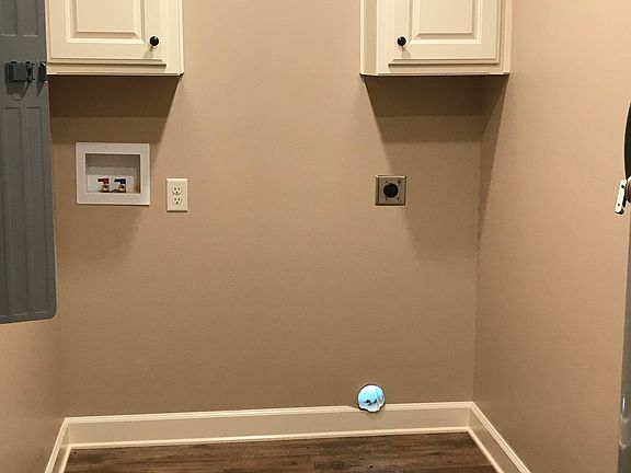 4th image of 1001 Laurel Ct