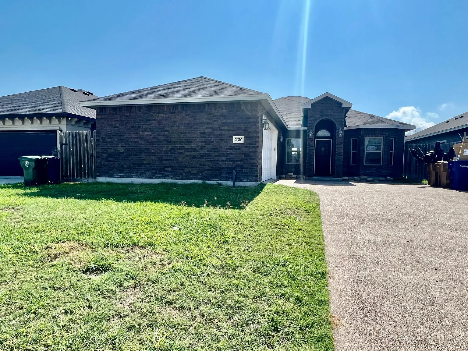 2310 Vaughan Ave — Photo 3