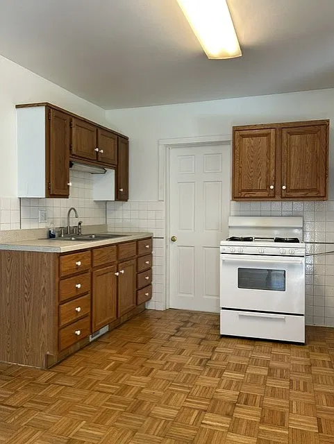 1722 Elizabeth Avenue Northwest - 2 — Photo 4