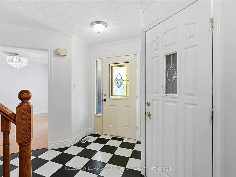 73 Jessica Gdns — Photo 5