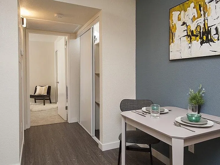 Parkwood Apartments — Photo 6