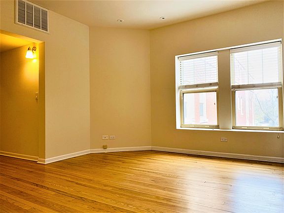 3rd image of 4744 S Greenwood Ave APT 2S