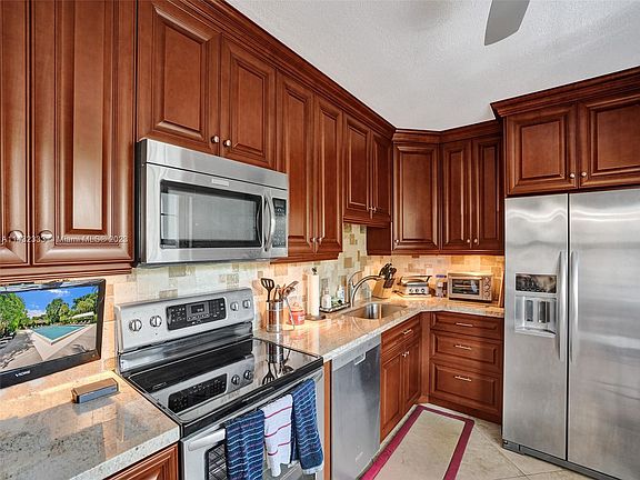 3rd image of 802 Cypress Grove Ln APT 402