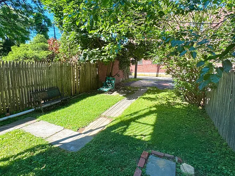 342 N 8th St — Photo 17