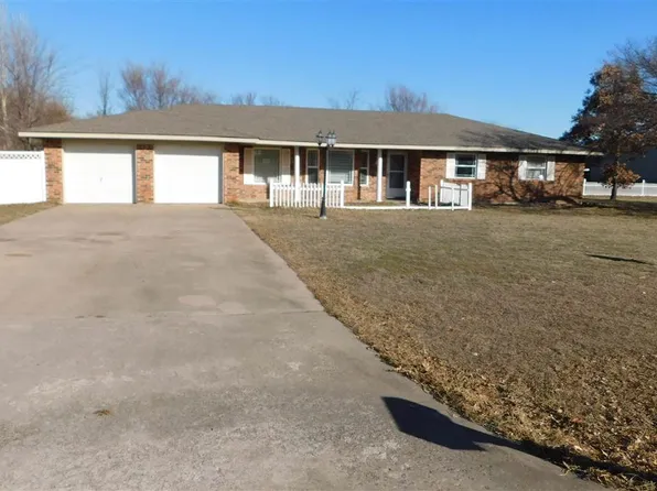 141 Wichita Dr, Lawton, OK 73507