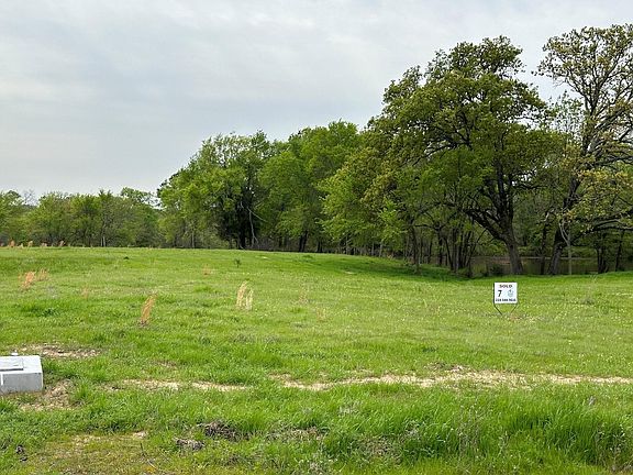 3rd image of 7 Anglers Point Dr