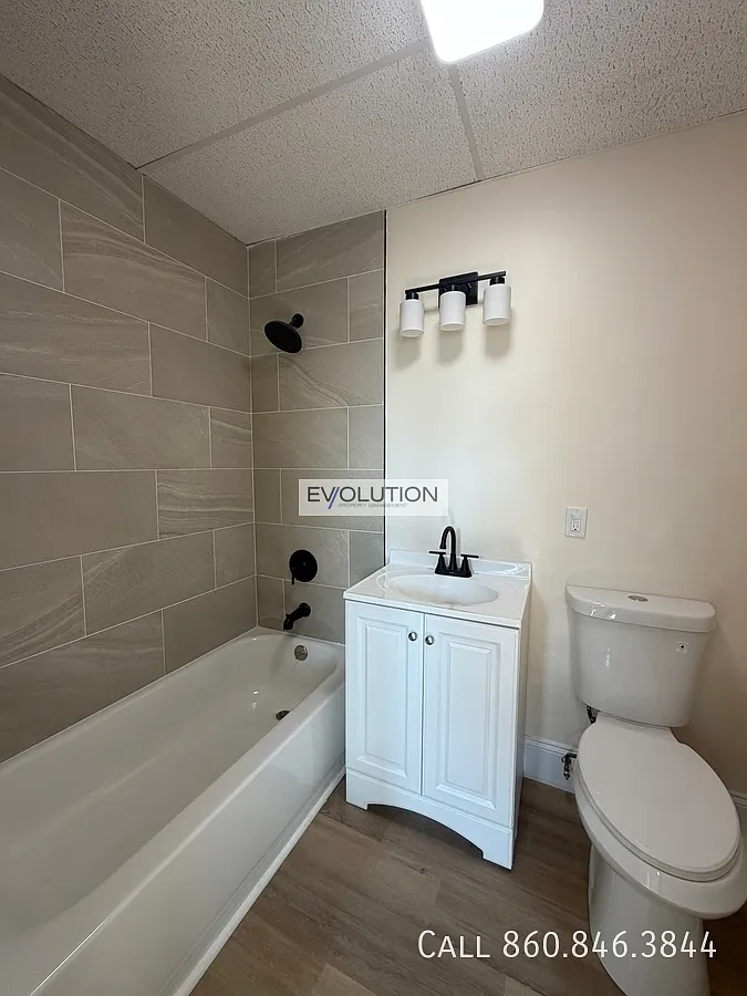 3 bed, 1.0 bath, 1150 sqft, $2,000 — Photo 4