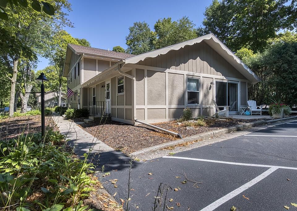 1st image of 10697 Timber Ridge Cir Unit 9A
