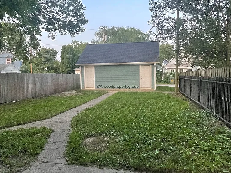 1021 S State Ave — Photo 11