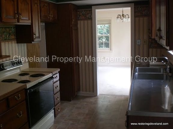 5th image of 25106 Edgemont Dr