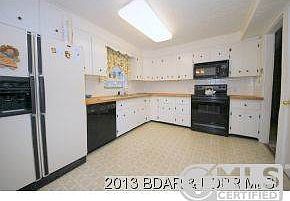 LARGE KITCHEN AREA