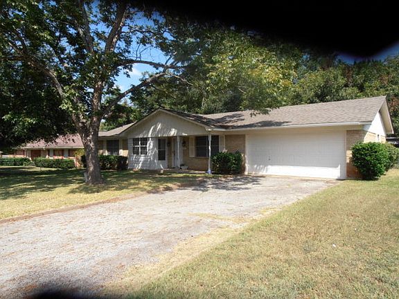 2nd image of 326 Chestnut Dr