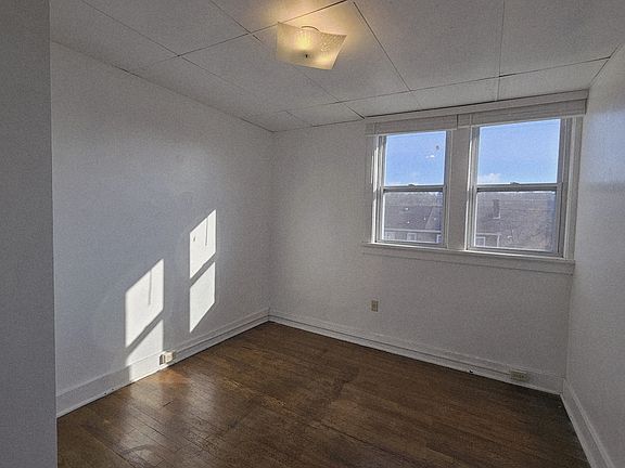 4th image of 3301 Parkview Ave