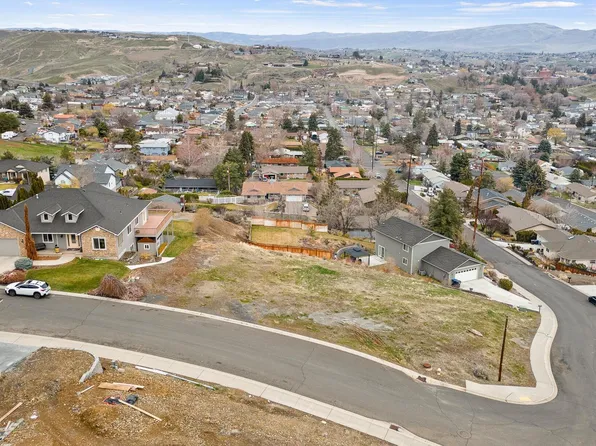 110 S 10th St, Selah, WA 98942