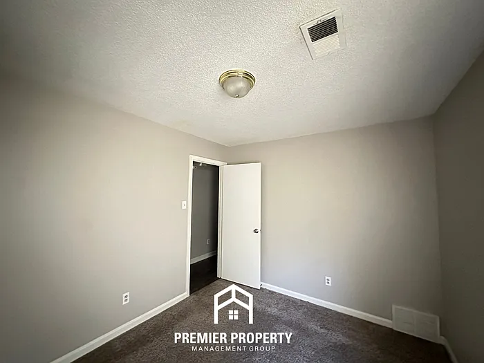 2210 Curbertson Cv — Photo 12