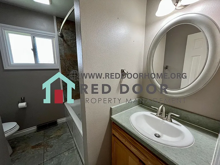 2213 4th St NE — Photo 7