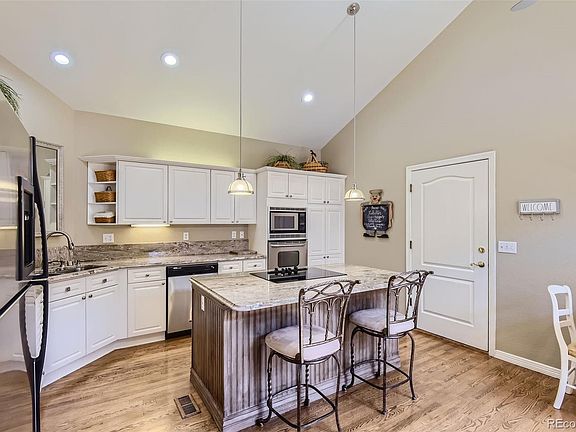 4th image of 9853 Greensview Circle