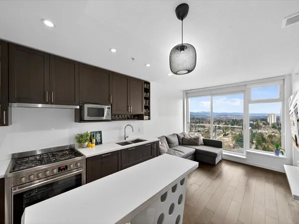 5515 Boundary Rd #3006, Vancouver, BC V5R 0E3