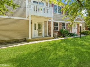 377 Ashwood Ct, Vernon Hills, IL 60061