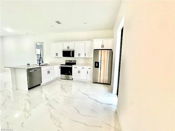 5th image of 712 Clemwood AVE S