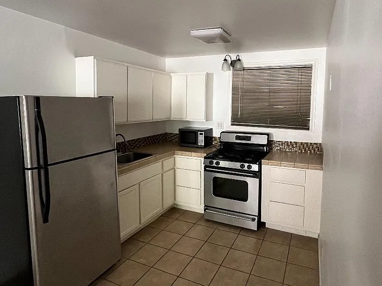 844 N San Vicente Blvd #C — Photo 5