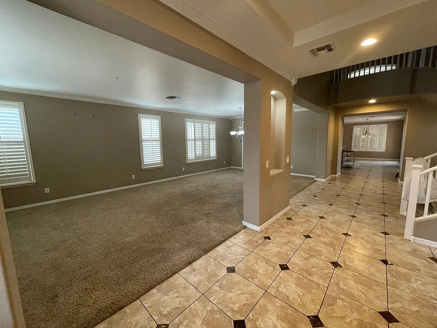 Ideal 6 Br 4 Ba 3 Cg Home Near Loop 303 and Camelback in Goodyear — Photo 3