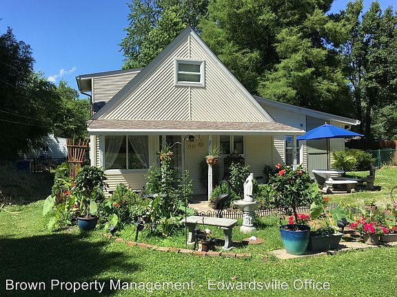 2nd image of 1557 Lewis Rd