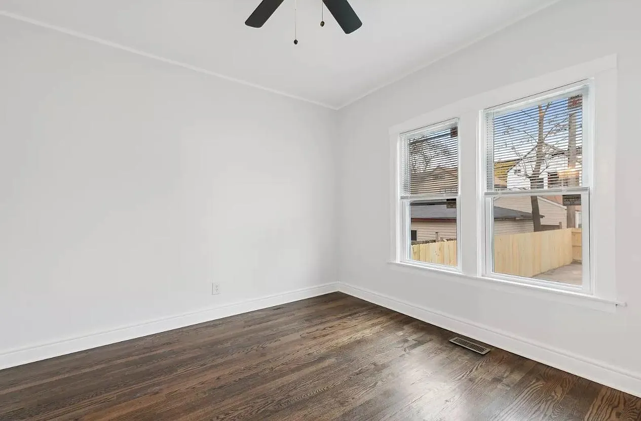 8423 S Colfax Ave — Photo 4