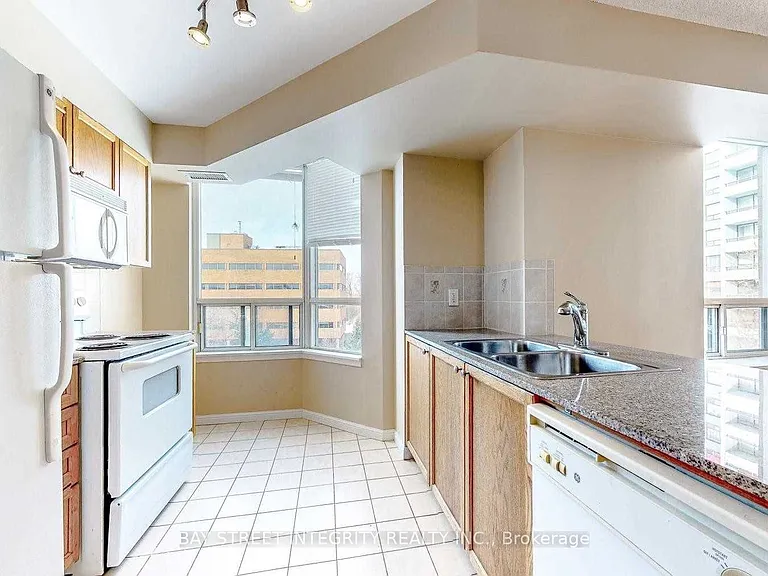 5940 Yonge St #605 — Photo 7