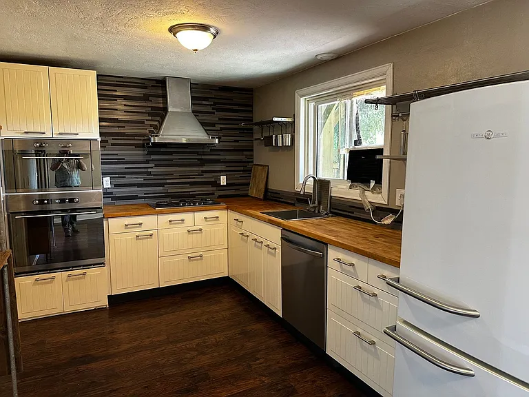 636 West Thornton Lake Dr NW — Photo 2