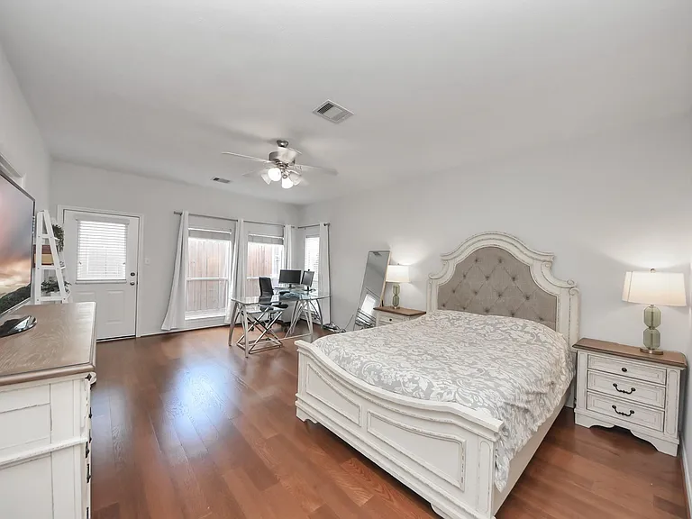 943 W Heights Hollow Ln — Photo 5