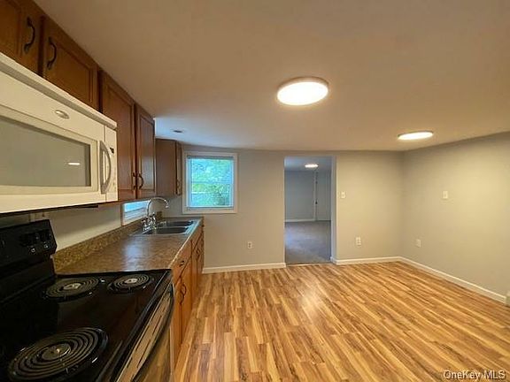 4th image of 37 Grand St #B