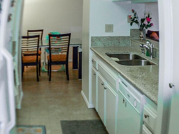 2nd image of 600 W 9th St APT 1013