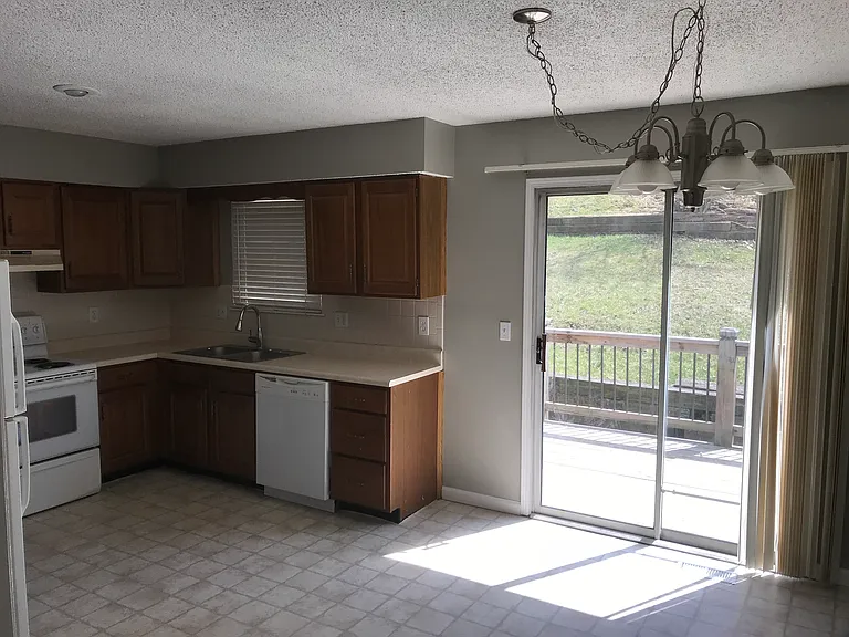 1903 Barber Ave — Photo 8