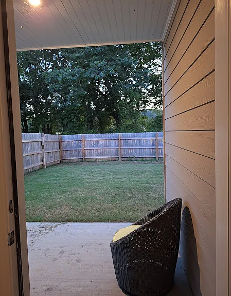 160 Marion Dr — Photo 9
