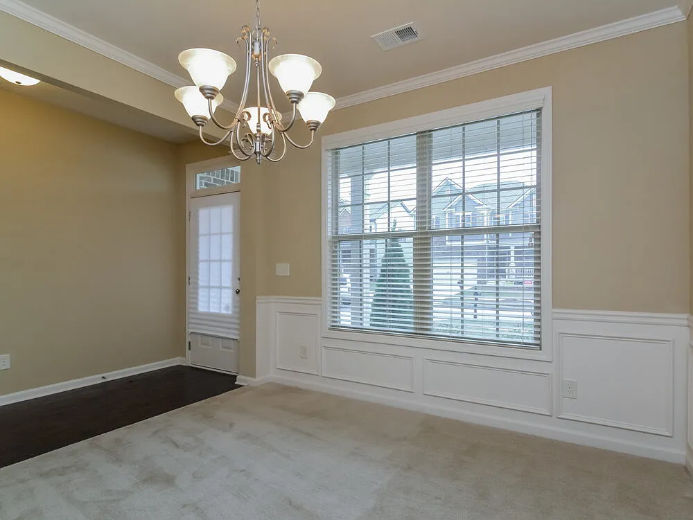 4 bed, 2.0 bath, 2007 sqft, $2,470 — Photo 3