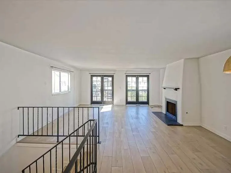 408 Larsson St — Photo 9