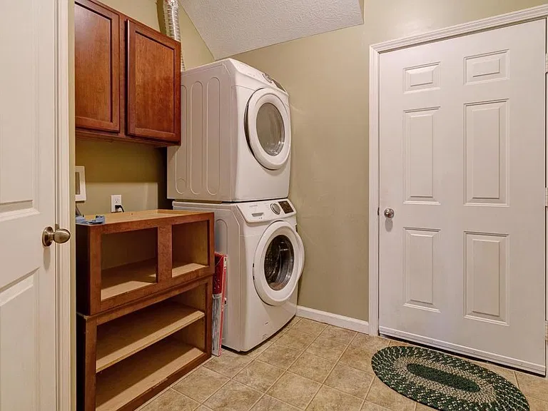 1424 Lakes Circle Dr — Photo 25