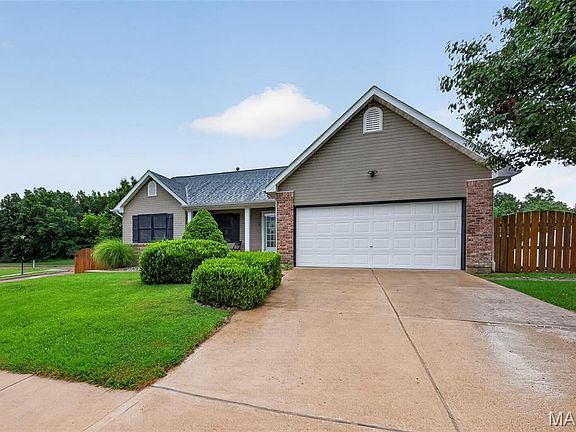 4th image of 2 Moonstone Ct