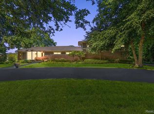 2300 Pine Lake Rd, West Bloomfield, MI 48324
