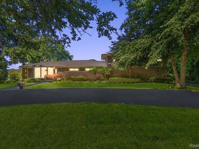 2300 Pine Lake Rd, West Bloomfield, MI, 48324